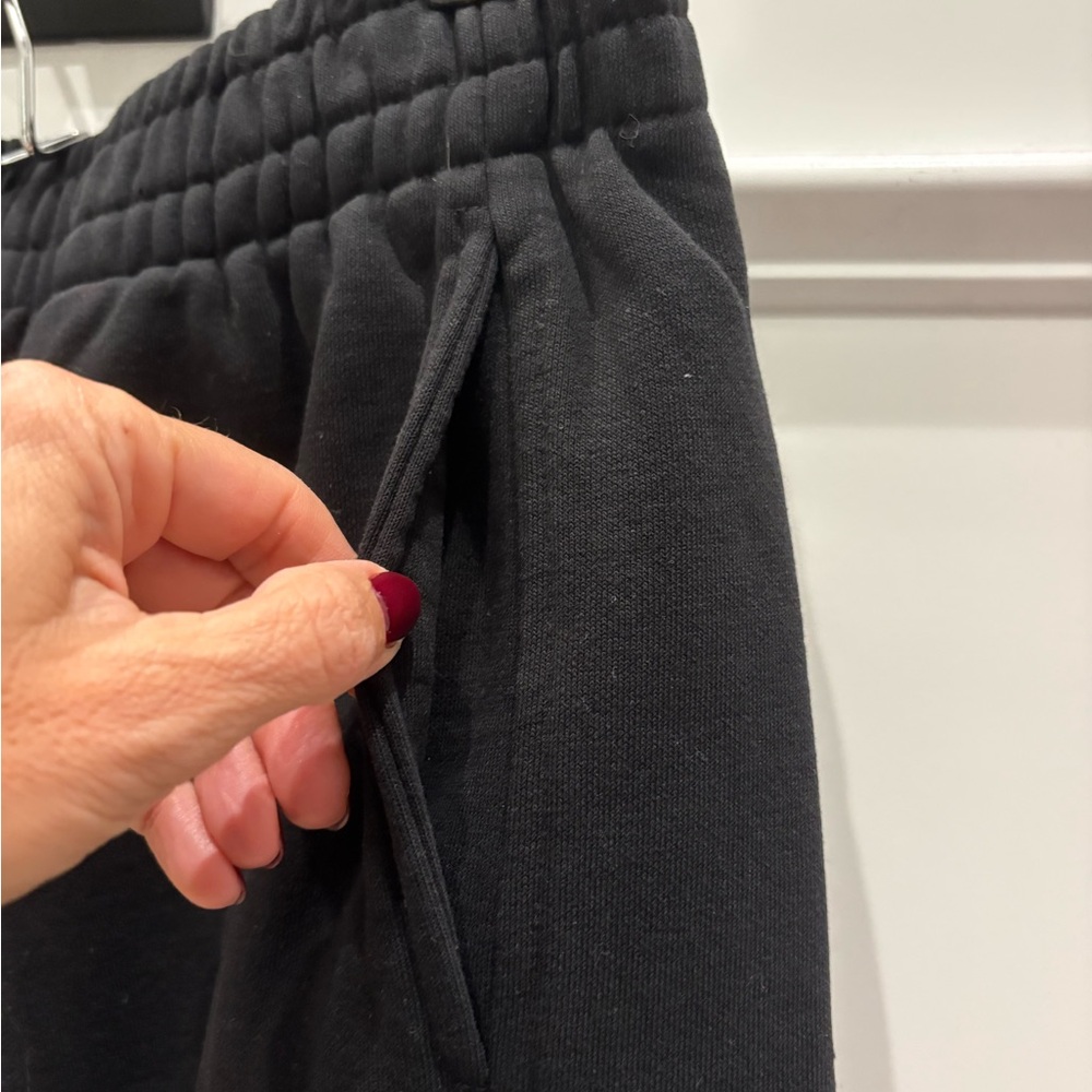 Women’s Mango black wide leg sweatpants size small with pockets - Picture 3 of 7